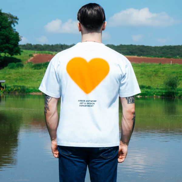 Arbor Antwerp Orange Faded Heart T-shirt Wit