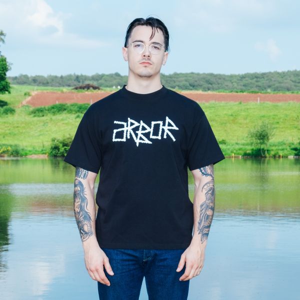 Arbor Antwerp White Arbor Typo T-shirt Zwart