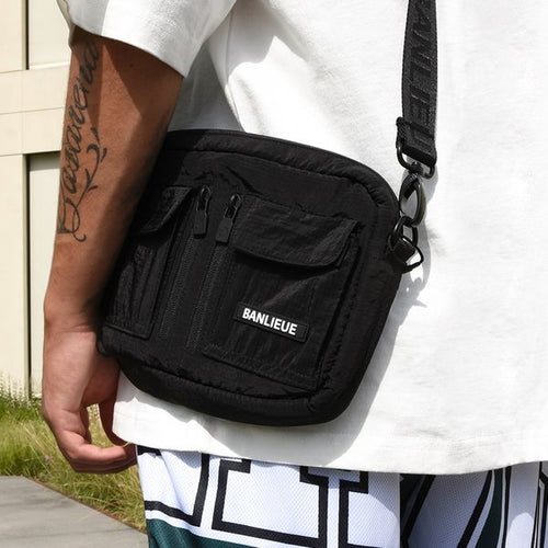 Banlieue Script Side Bag Zwart