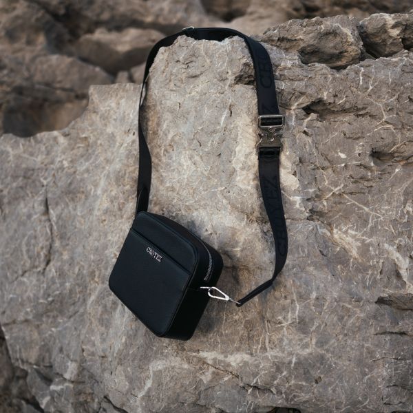 Croyez Apex Messenger Bag Zwart