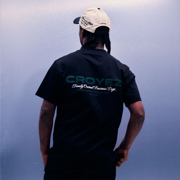 Croyez Family Owned Business T-shirt Zwart