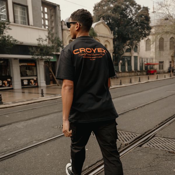 Croyez Family Owned Business T-shirt Zwart
