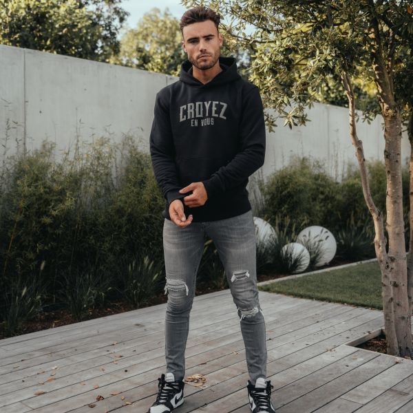 Croyez Gothic Print Hoodie Zwart