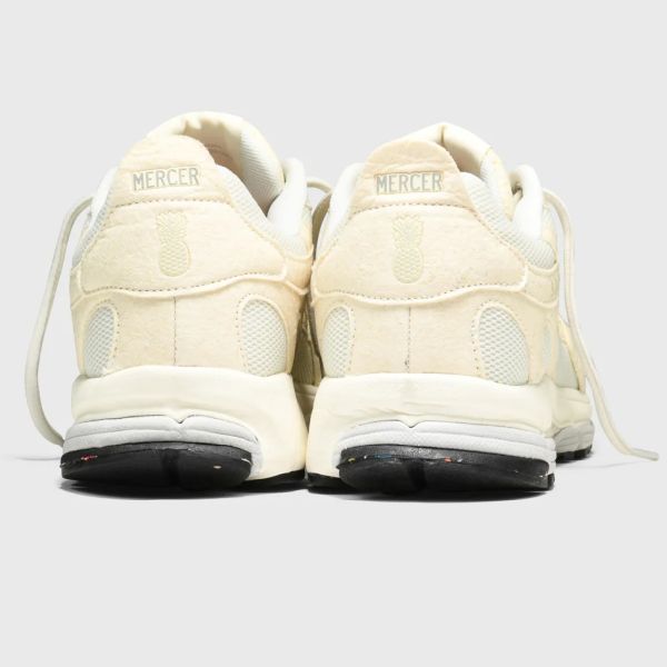 Mercer Amsterdam The Re-Run Pineapple 2.0 Sneaker Off White