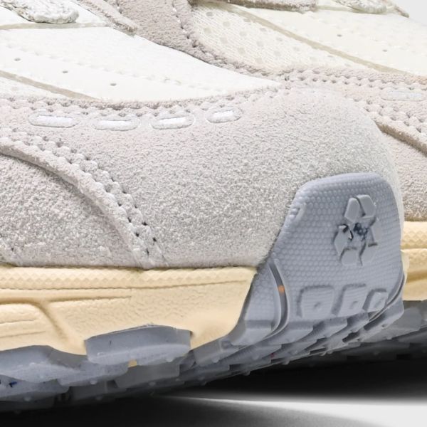 Mercer Amsterdam The Re-Run Vintage Suede Sneaker Beige