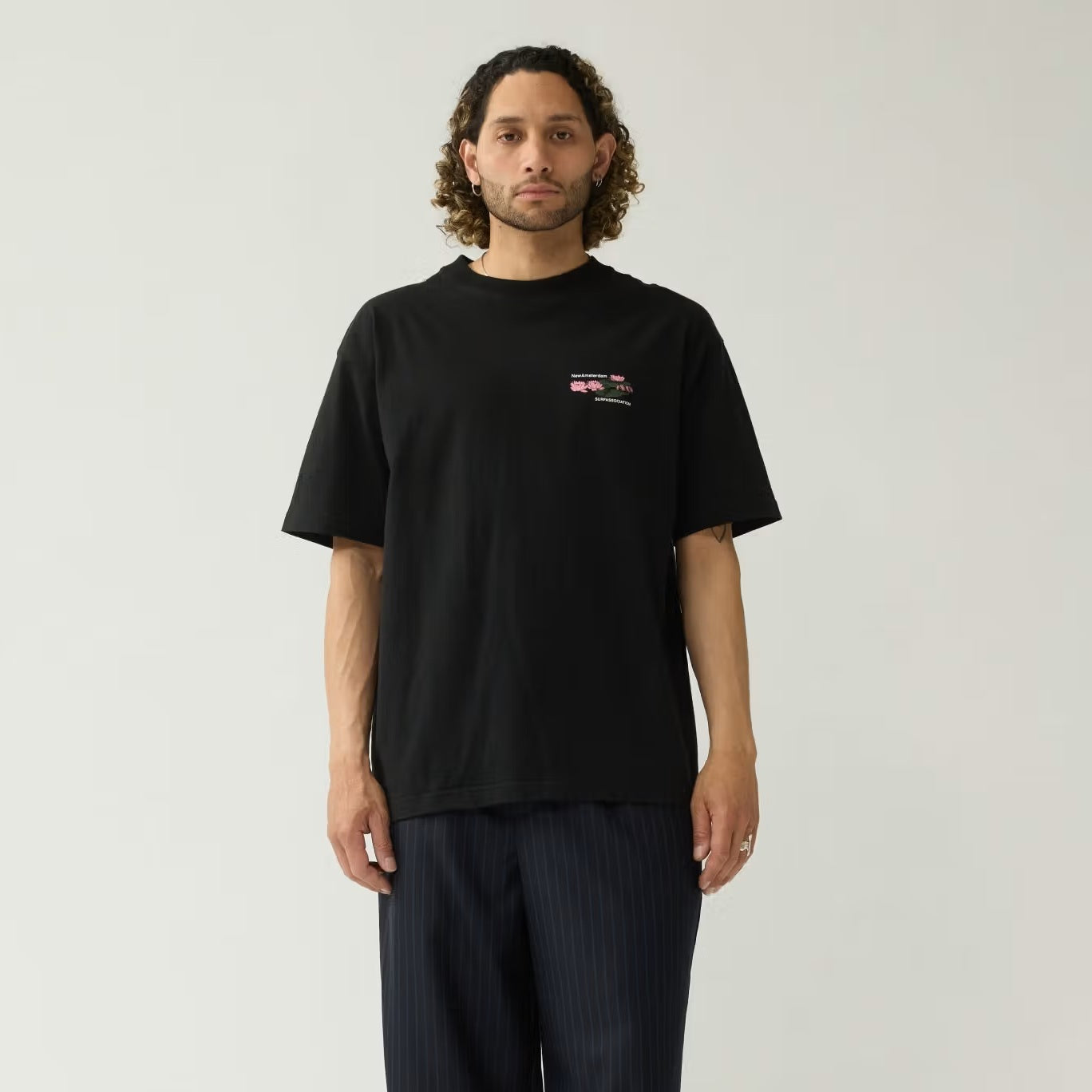 New Amsterdam Surf Association Lilies T-shirt Zwart