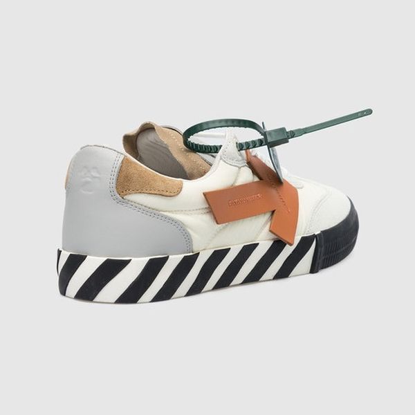 Off-White Floating Arrow Low Vulcanized Sneaker Wit