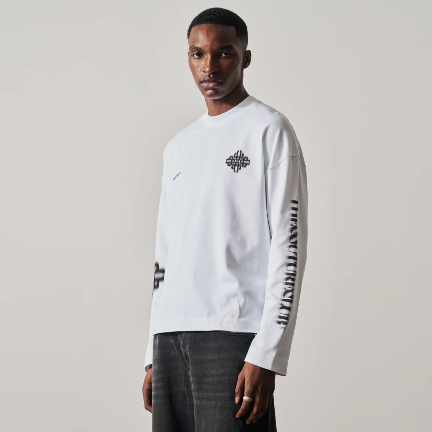 The Couture Club Motion Blurred Emblem Longsleeve T-shirt Wit