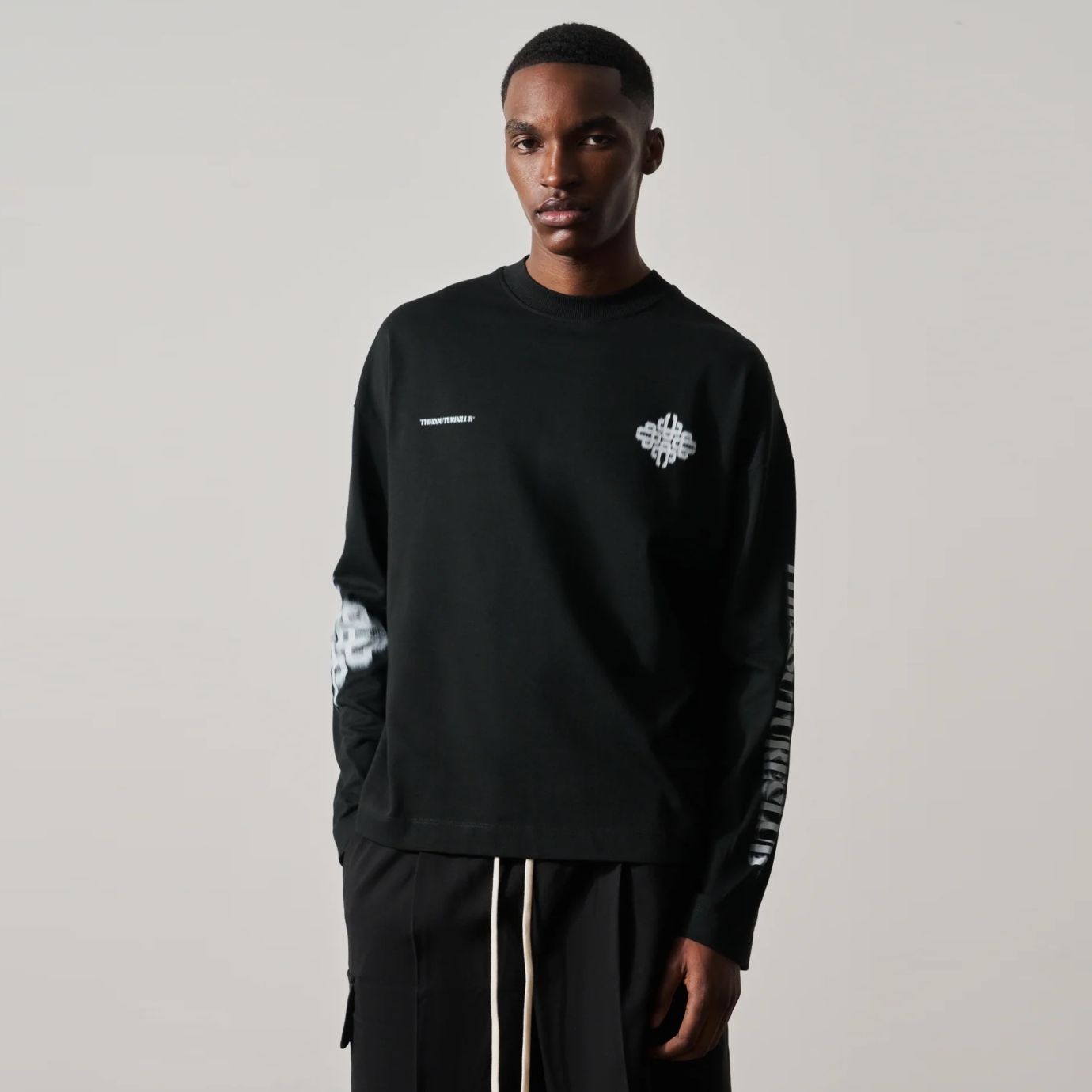 The Couture Club Motion Blurred Emblem Longsleeve T-shirt Zwart
