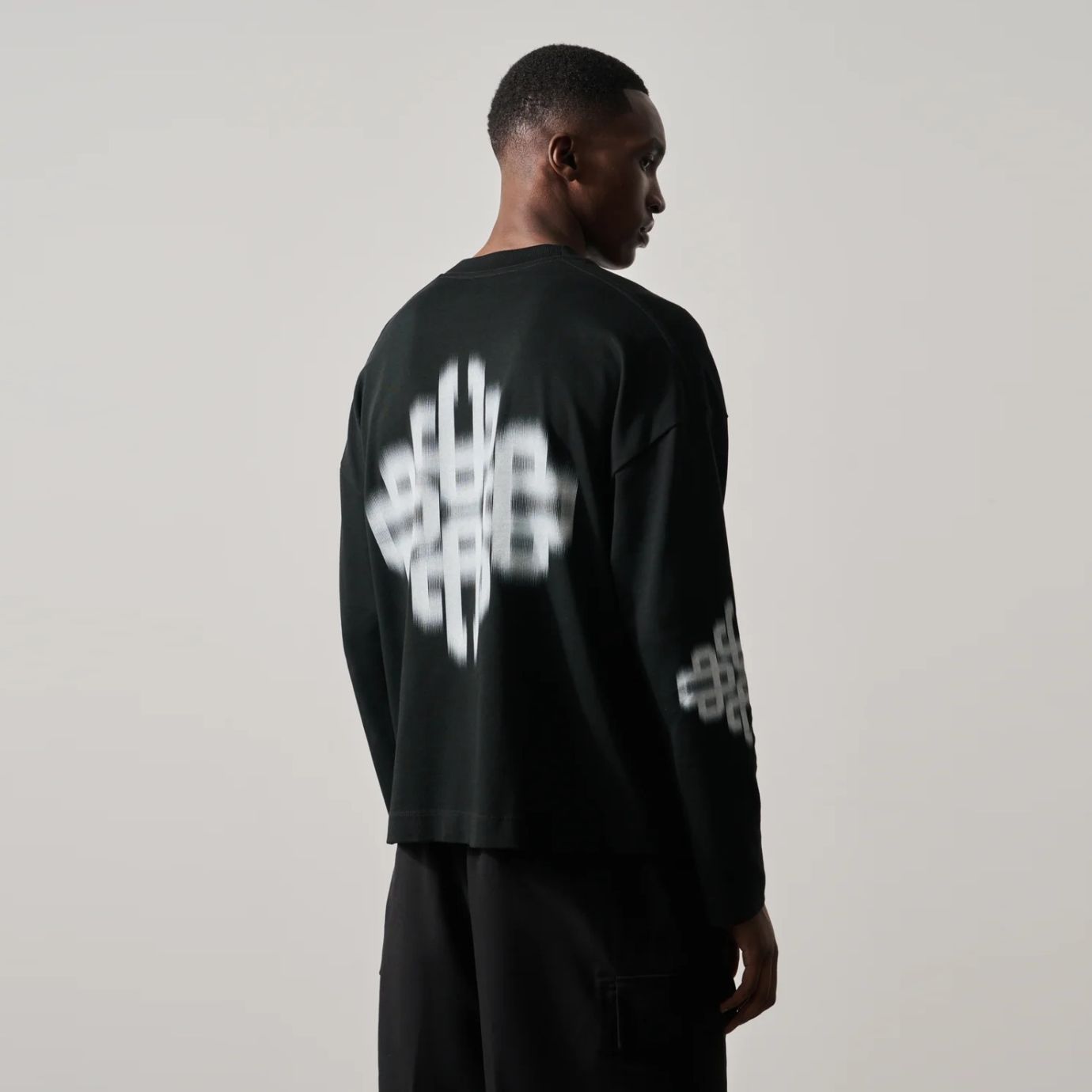The Couture Club Motion Blurred Emblem Longsleeve T-shirt Zwart