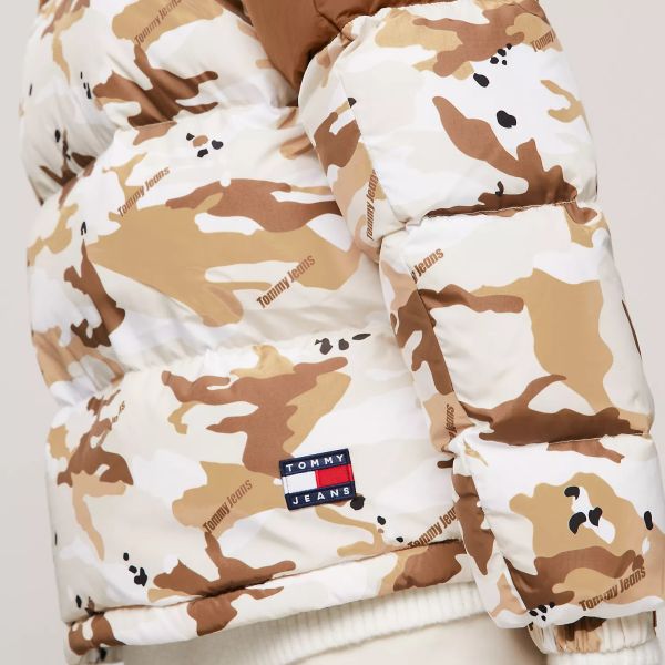 Tommy Jeans AOP Alaska Puffer Bruin