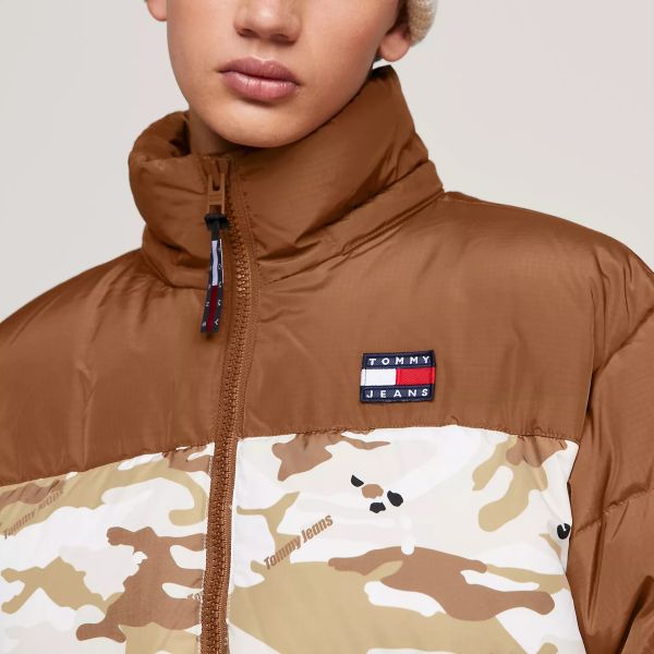 Tommy Jeans AOP Alaska Puffer Bruin